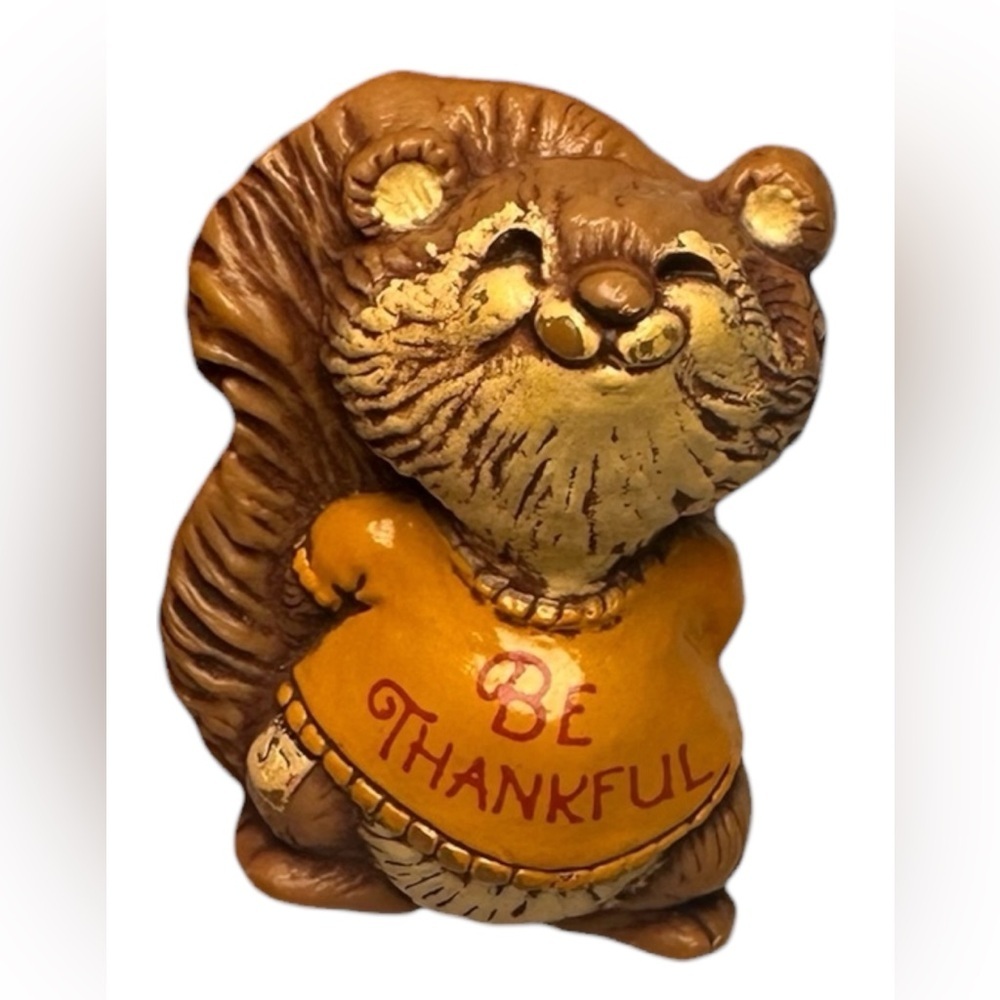 Hallmark Vintage 1987 Holiday Pin CHIPMUNK "Be thankful" Message THANKSGIVING - Picture 2 of 5